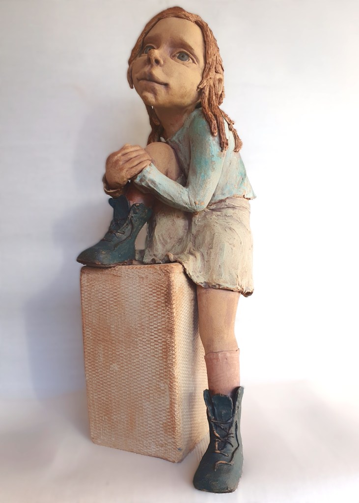 wachtend meisje in klei