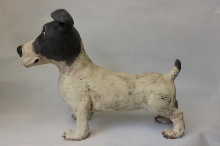 Jack Russel uit keramiek uit de reeks van Kaatje Grauls.